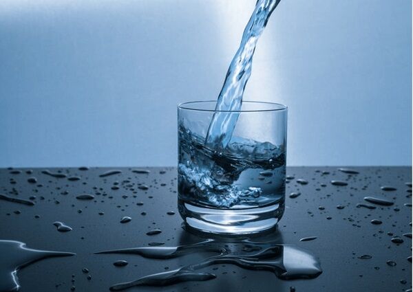 Uống nước khoáng mặn có tốt không?
